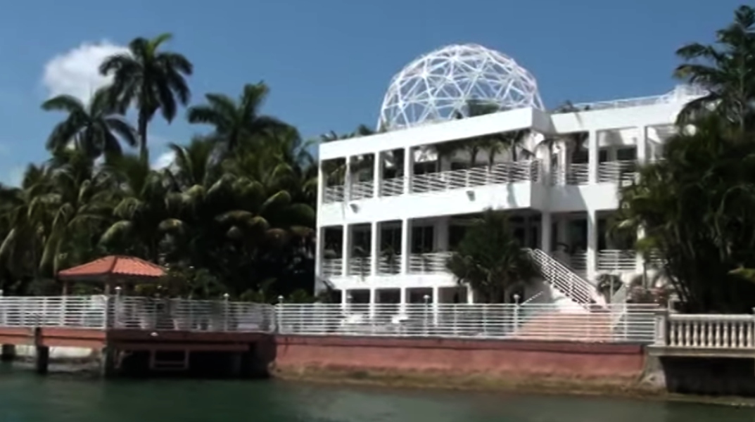 Ricky Martin tiene una casa muy moderna en Florida - Youtube