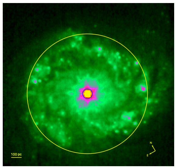 Esta imagen es otra vista del núcleo galáctico activo y el anillo estelar de NGC 7469.  El anillo se resuelve en docenas de nudos de formación de estrellas, intercalados con carriles de polvo y regiones de emisión.  Este documento se centra en el espectro del AGN.  Crédito de la imagen: Armus et al.  2022.